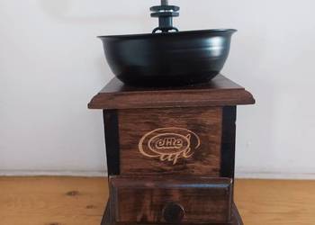 stary młynek do kawy