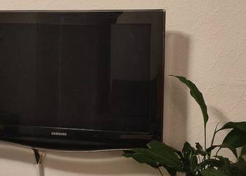 Telewizor Samsung+ stelaż do powieszenia