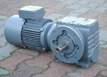 Motoreduktor kątowy 1.5kw. 18obr./min. z hamulcem SEW typ: SF67DT90L4/BMG