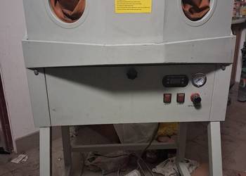 Myjka kabinowa ciśnieniowa z podgrzewaczem.