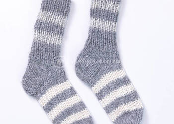 Wełniane ciepłe skarpetki w paski, w kolorze szarym, uniwersalne