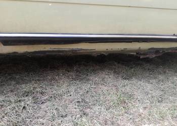 Listwy ozdobne dolne  gumy Mercedes w123