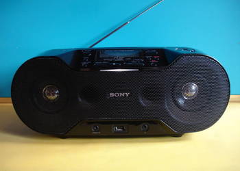 Radiomagnetofon z CD SONY ZS-RS70BTB