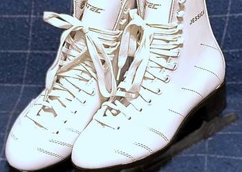 Łyżwy figurowe rozmiar 37 , wkładki 23 cm. Skóra naturalna.