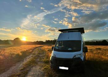 Fiat Ducato Off-Grid Smart Campervan – 15kWh Bateria, 5kW Inverter, kuchnia