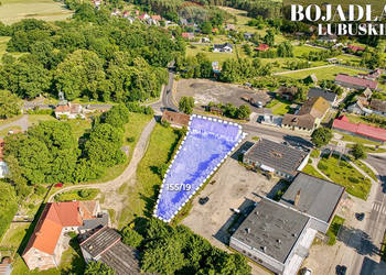 Na sprzedaż działka z trzema budynkami