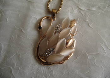 ZŁOCONY NASZYJNIK Z ŁABĘDZIEM ZŁOCONY NASZYJNIK Z ŁABĘDZIEM