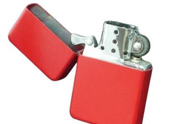 Czerwona Zapalniczka Benzynowa bez Wzorów w Jednolitym Kolorze Gentelo