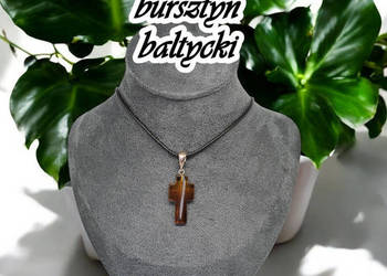 Krzyżyk zawieszka z bursztynu, bursztyn bałtycki #359