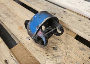 Łącznik półosi  FWD Ford 7840, 7740, 8240