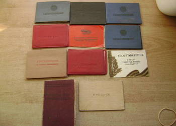 Starocie z PRL - Militaria Zestaw 11 legitymacji radzieckich do rozpoznania