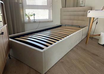 Łóżko 90x200 tapicerowane beżowe