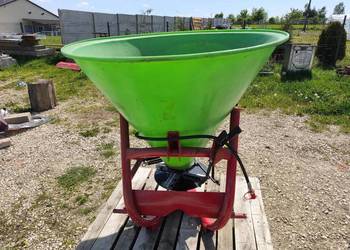 Rozsiewacz lejek 400l
