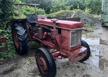 Traktor Renualt 7054
