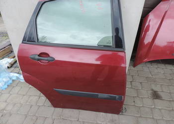 FORD FOCUS MK1 SEDAN DRZWI PRAWY TYŁ KOLOR P8