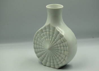Śliczny biały porcelanowy wazon niemiecki 3D pajęczyna - syg