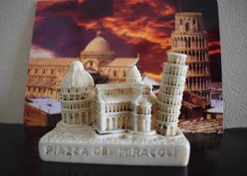 Piazza dei miracoli - mała figurka z Włoch z lat 70 tych, + pocztówki