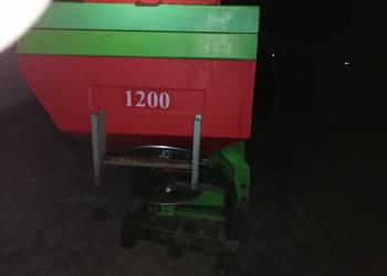 Rozsiewacz nawozów Unia Brzeg 1200