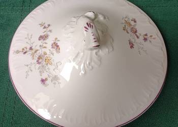 Porcelanowa pokrywa wazy z PRL z motywem kwiatów