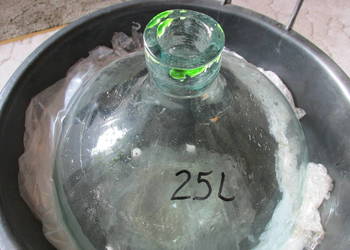 Dymion 25 litrów w plastikowym koszu