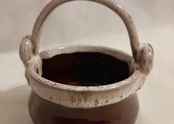 Śliczny ceramiczny koszyczek na cukierki lub orzeszki itp.