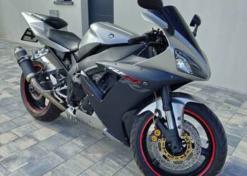 YAMAHA R1 RN09 2002R.