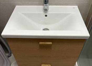 Zestaw mebli łazienkowych z umywalką i baterią