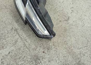 Reflektor prawy audi a4 b9 orginalny
