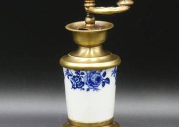 Piękny młynek do pieprzu z różami, porcelana Delft i mosiądz
