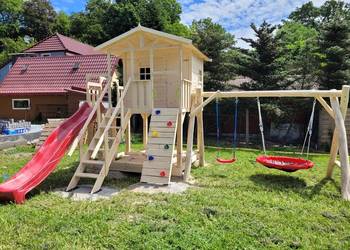 Plac zabaw z bocznym tarasem huśtawki ślizg piaskownica montaż gratis