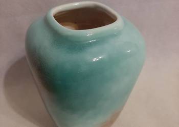Śliczny ceramiczny wazonik niemiecki -sygnowany