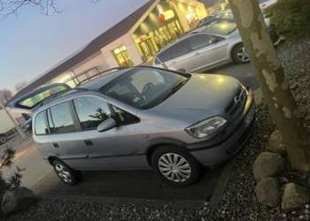 Opel zafira uszkodzony
