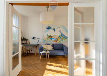 KLIMATYCZNE, JASNE, CICHE, DWUSTRONNE, PRZY METRZE