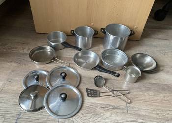 Naczynia metalowe do kuchni dla dzieci