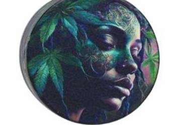 Kolorowy Młynek do Tytoniu Grinder z Kobietą w Zielone Liście Marihuany