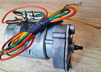 Silnik wycieraczek 12 V 15 W 3 A - Star 29  ..