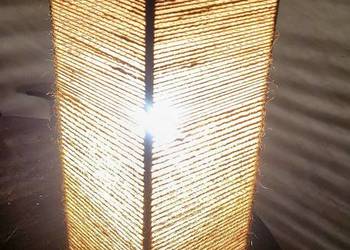 Ręcznie robiona lampa z juty – naturalne światło, styl boho / eko