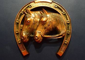 Ozdobna podkowa z parą koni - masywna 16,5 x 17 cm