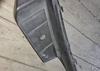 Suzuki Burgman K7 125 podnóżek lewy tylny pasażera plastik tył pod nogi