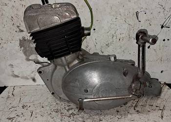 WSK 125 -silnik pali