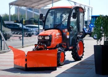 Kubota A211N 4x4 - 21KM / CAB + pług do śniegu strzałkowy 150 cm, hydrauli…