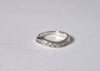 Srebrny pierścionek r 15 cyrkonie białe pr 925