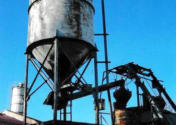 Silos na cement z mechanicznym likwidatorem zwisów cementu 2006r