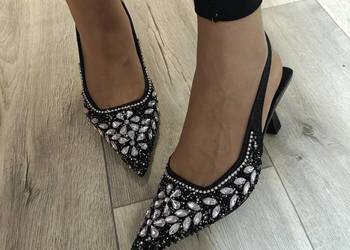 (38/39) Czarne, bogato zdobione czółenka wieczorowe z odkrytą piętą, NOWE