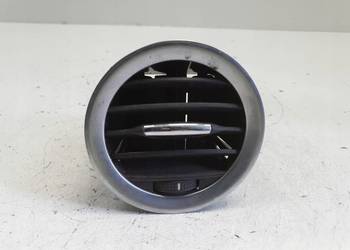 Opel Corsa D PRAWA PRZEDNIA KRATKA NAWIEWU Przód pasażera 13232193