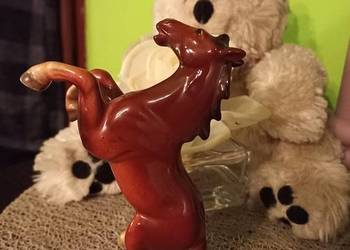 Piękne dwie figurki koników