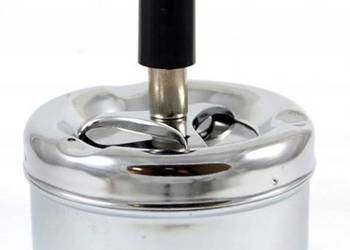 Srebrna Metalowa Popielniczka Obrotowa 8,1 cm z Zamknięciem