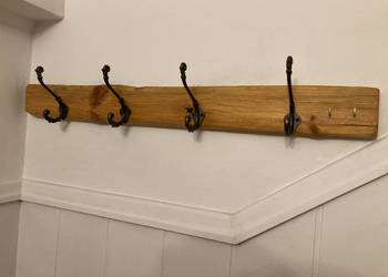 Wieszak na ubrania (na zdjęciach przykład wieszaka)