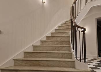 schody giete krecone balustrady kute szklane drewniane debowe