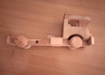 Samochodzik drewniany